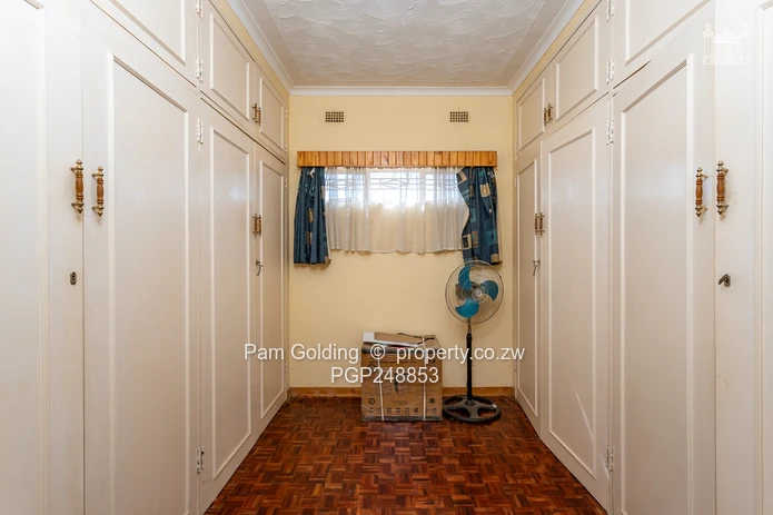 Spacious Family Home Emerald Hill