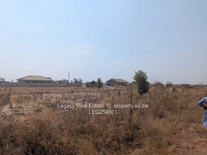 2100 sqm Norton stand — flat site with gravel access (Sole Mandate)