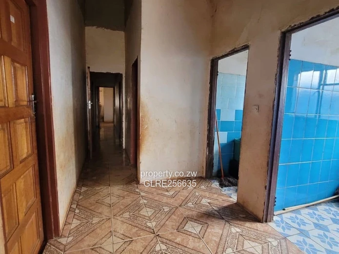 Spacious 6-Bed Granary Park Home — Tiled Verandah & Walled Yard