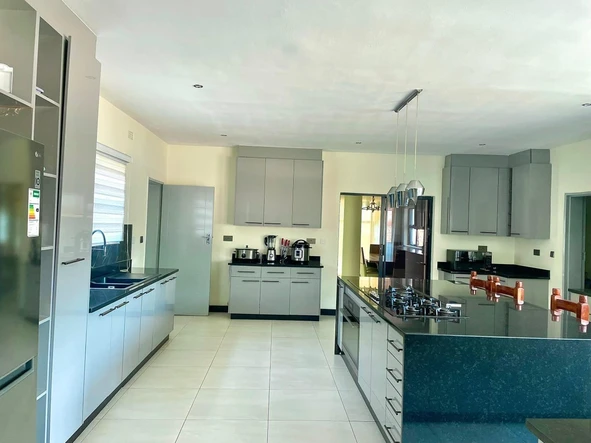 6 Bedroom House