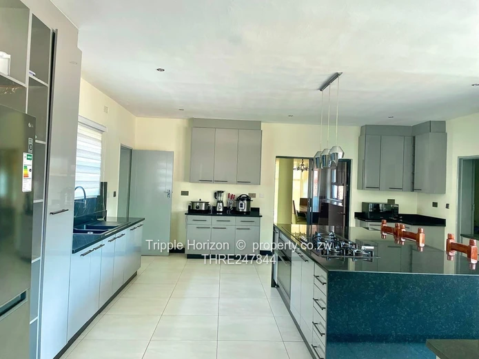 Spacious 6-Bed Family Home with Modern Kitchen & Borehole in Gletwin Park