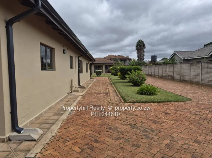 Vacant Full House For Immediate Occupation  (Sole Mandate)