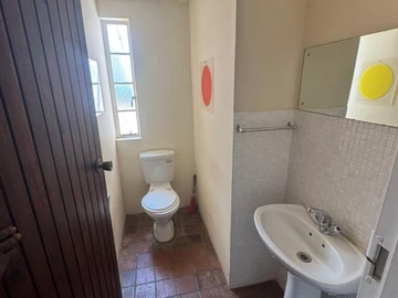 2 Bedroom Flat & Apartment