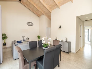 3 Bedroom Flat & Apartment