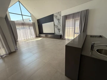 4 Bedroom Flat & Apartment