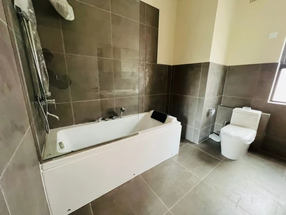 3 Bedroom Flat & Apartment