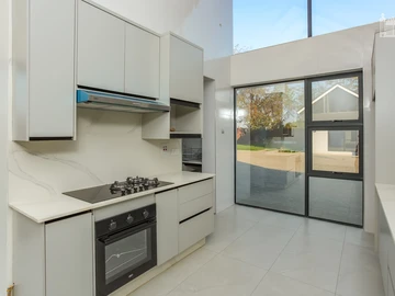 3 Bedroom Flat & Apartment