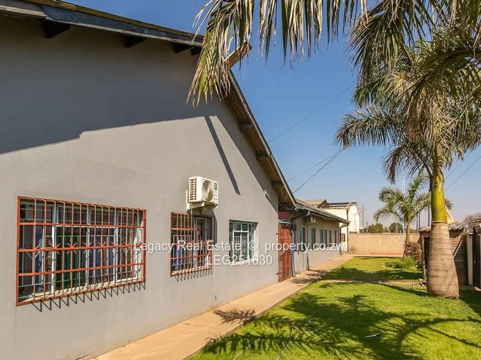 Choice of 2 Willowvale Industrial: Warehouses, Offices & Borehole on 1 hectare