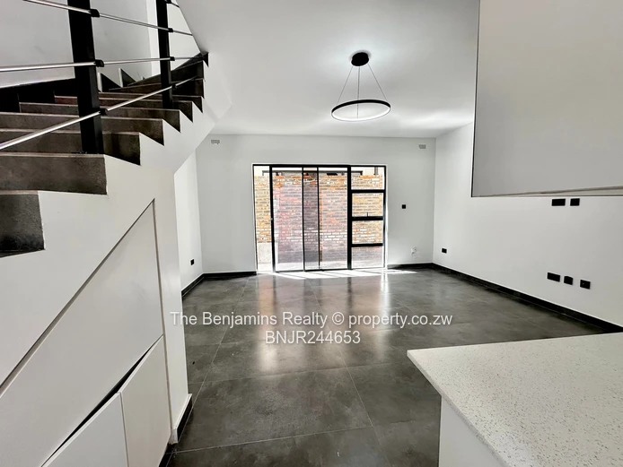 Modern 2-Bed Strathaven Duplex - Pool & Borehole