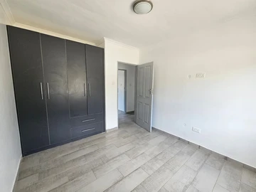 2 Bedroom Flat & Apartment