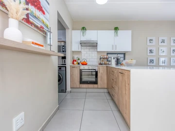 4 Bedroom Flat & Apartment