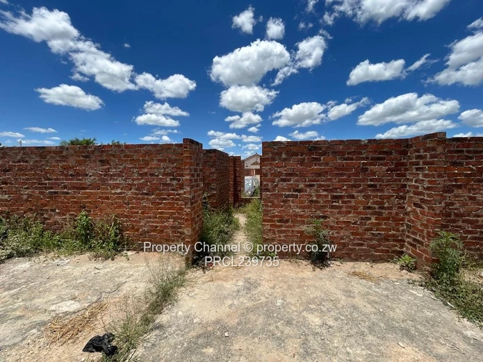 COMPLETE TO TASTE! 4 Bedroom House Southlea Park 