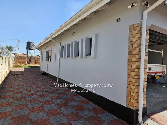 Neat 5 bedroom house for sale in Glaudina harare west