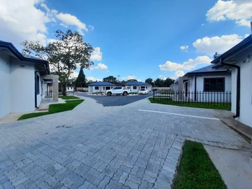 3 Bedroom Flat & Apartment