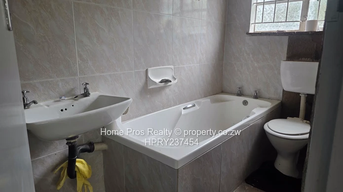 To Let -  Spacious Property In Hatfield Available Immediately (Sole Mandate)