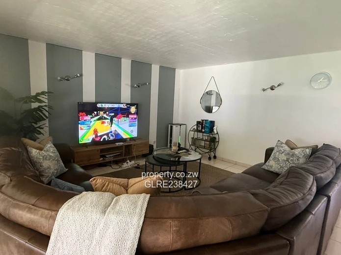 Spacious 2-bedroom flat in the heart of Avondale