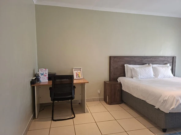 4 Bedroom Flat & Apartment