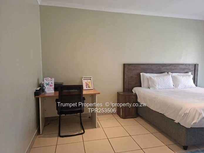 Avondale West: 4BR duplex flat with Garage & Garden