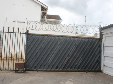 2 Bedroom Flat & Apartment