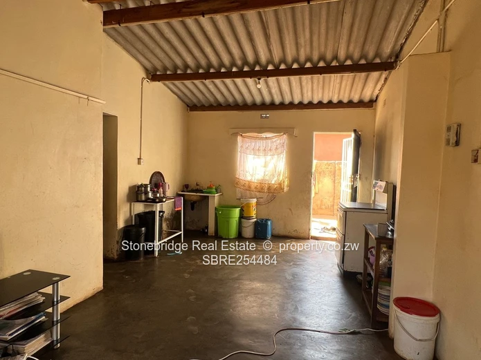 5 Bedroomed House in Emganwini For Sale