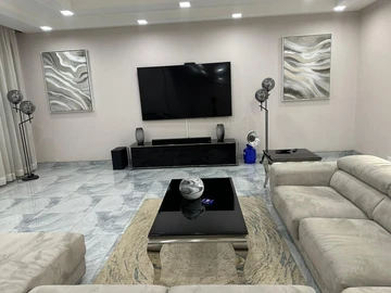5 Bedroom House