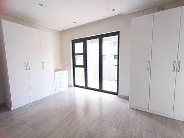 3 Bedroom Flat & Apartment