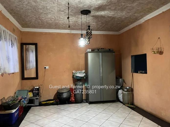 3-Bedroom House with 2-Bedroom Cottage for Sale in Mahatshula North, Bulawayo