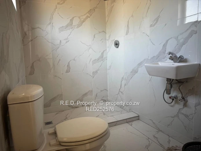 Bedsitter to Let In Parklands (Ladies Only)
