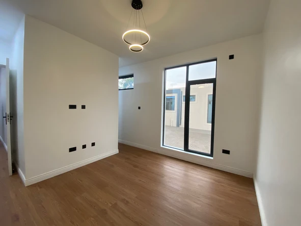 4 Bedroom Flat & Apartment