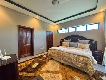 6 Bedroom House