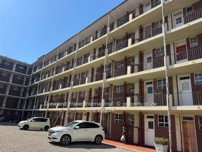 1-Bed Flat at The Rembrandt, Avenues - Borehole & Parking