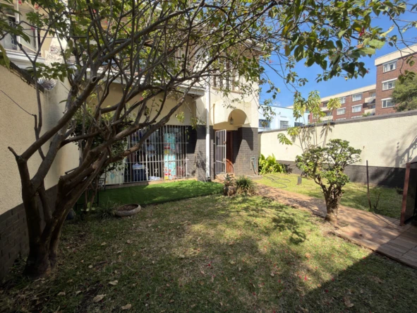 3 Bedroom Flat & Apartment