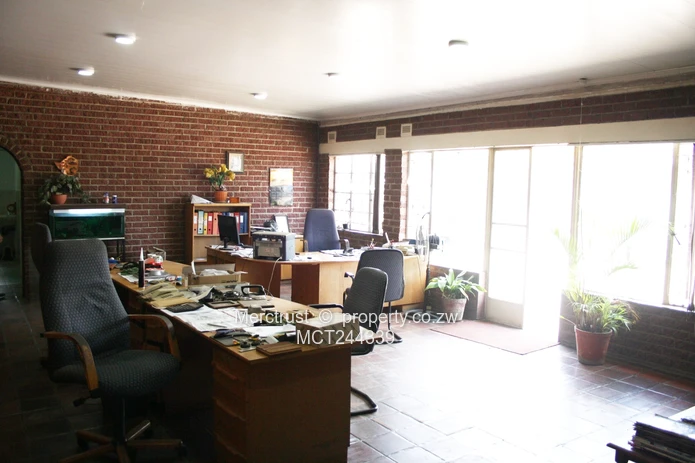 Spacious factory/warehouse