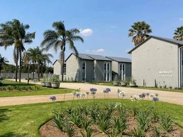 2 Bedroom Flat & Apartment