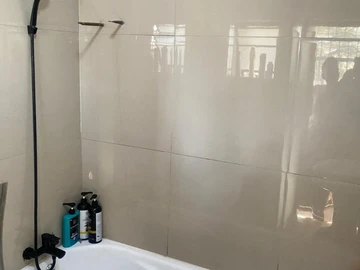 2 Bedroom Flat & Apartment