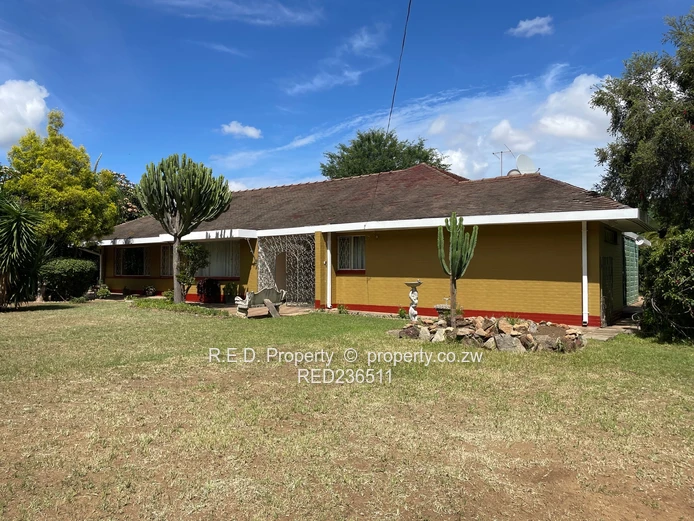 Substantial home offering space and versatility In Hillside!