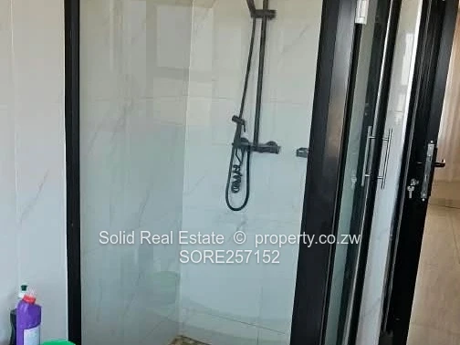 Modern 3-Bed, 2-Bath Flat in Tynwald — Borehole