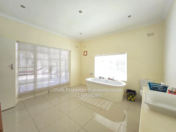 Character home  (Sole Mandate)