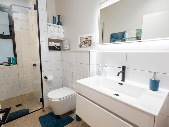 3 Bedroom Flat & Apartment