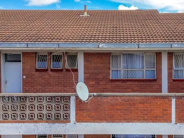 2 Bedroom Flat & Apartment