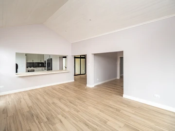 3 Bedroom Flat & Apartment