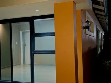 2 Bedroom Flat & Apartment