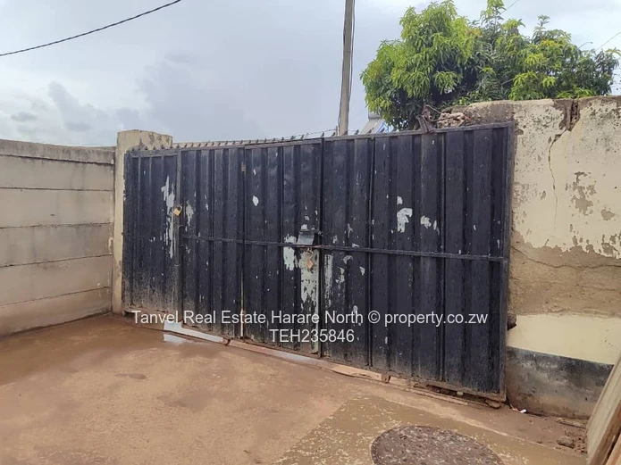 Highfield garden flat with two bedrooms in a prime location:US$250 per month. (Sole Mandate)