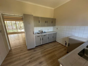 2 Bedroom Flat & Apartment