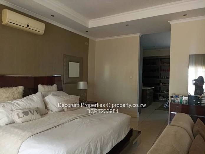 Spacious 5-Bedroom House in Alexandra Park!