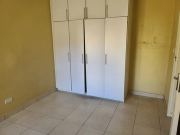 3 Bedroom Flat & Apartment