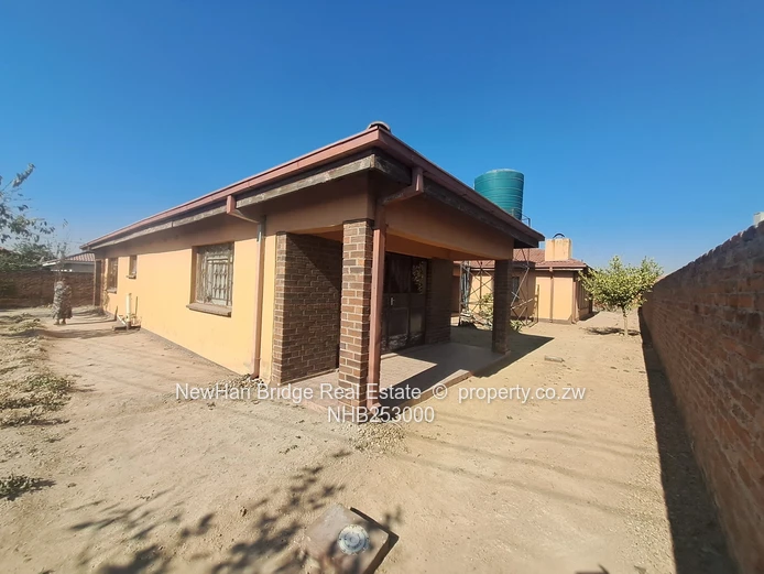 Private Room in Rockview, Harare East, Borehole & 3 Bathrooms (Sole Mandate)