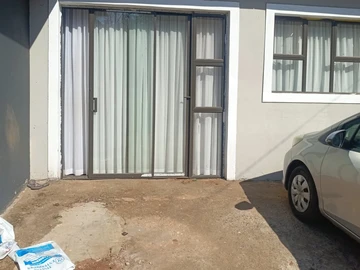 2 Bedroom Flat & Apartment
