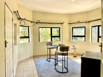 6 Bedroom Flat & Apartment