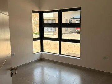 3 Bedroom Flat & Apartment